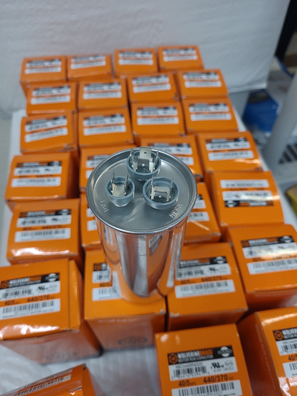 Lot Of 27 Wolverine Brass WBCA440RR40D05 Motor Run Capacitor 440/370V, 40/5mfd