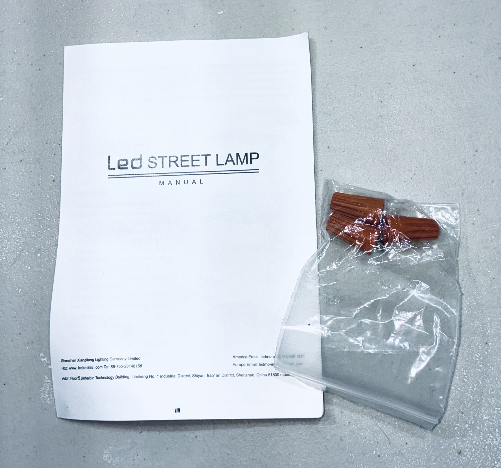 350W LED Parking Lot Light 52500LM Dusk to Dawn LED Shoebox Light 110-277V