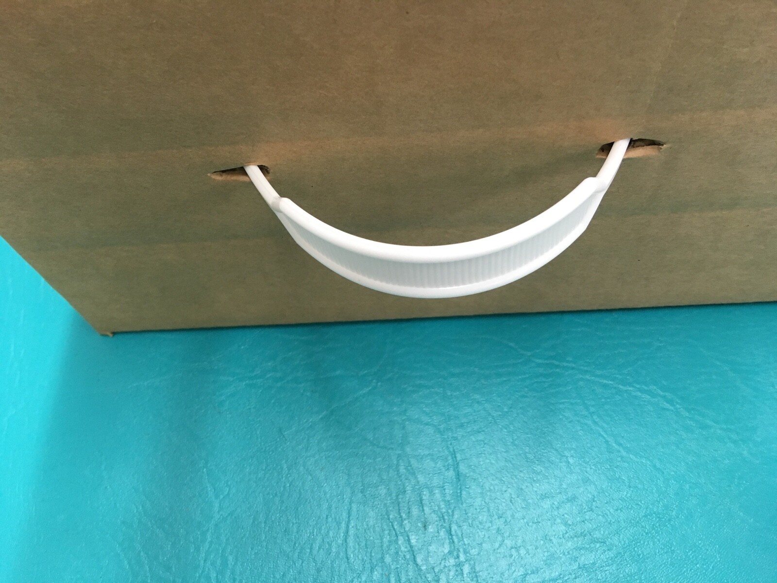 45 Heavy Duty 6.75″ Cardboard Box Handles Plastic Carry Shipping 45 lbs White 7″