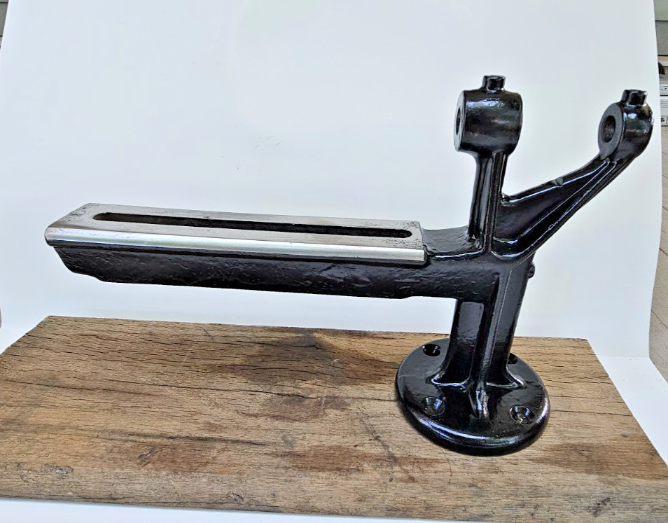 VINTAGE GOODELL PRATT No. 29 1/2 POLISHING LATHE BED CASTING