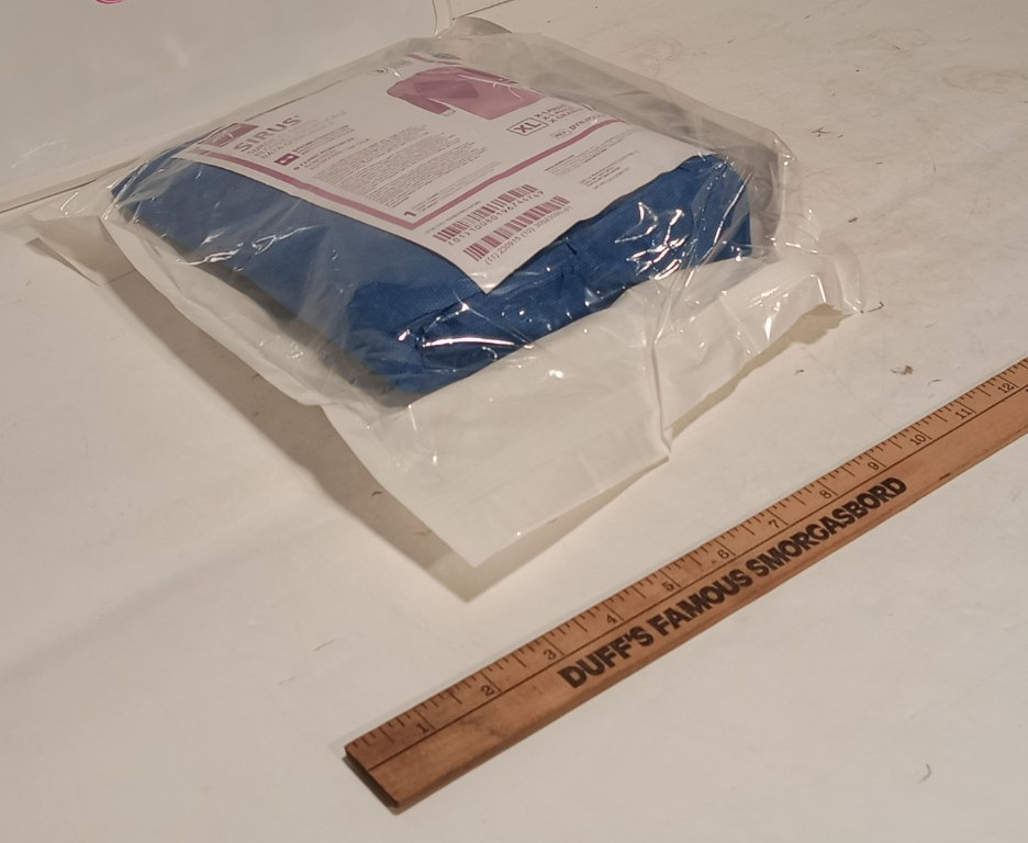 Lot of 8 Medline AAMIPB70 Sirus Level 3 Blue XL Sterile Surgical Gowns DYNJP2502