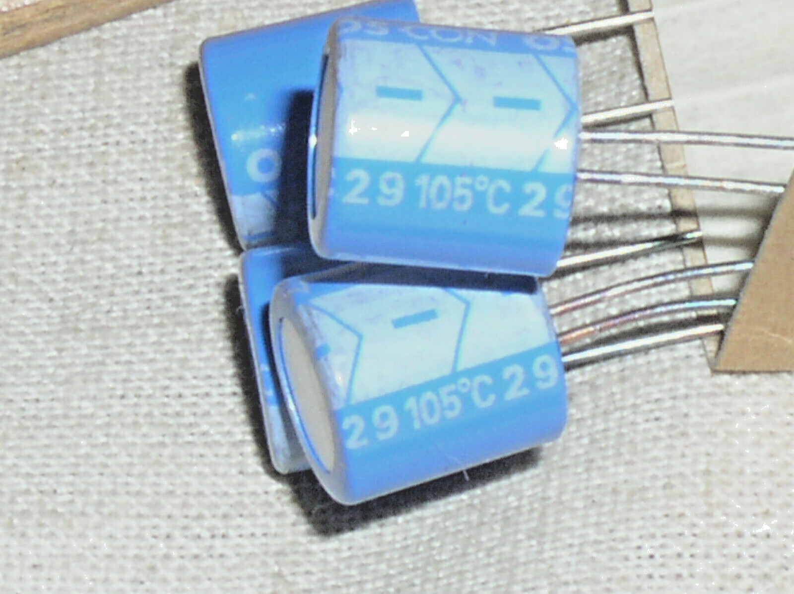4 SPRAGUE 220UF/10V 220 MFD 10 V RADIAL ORGANIC ELECTROLYTE CAPACITOR CAP 105*