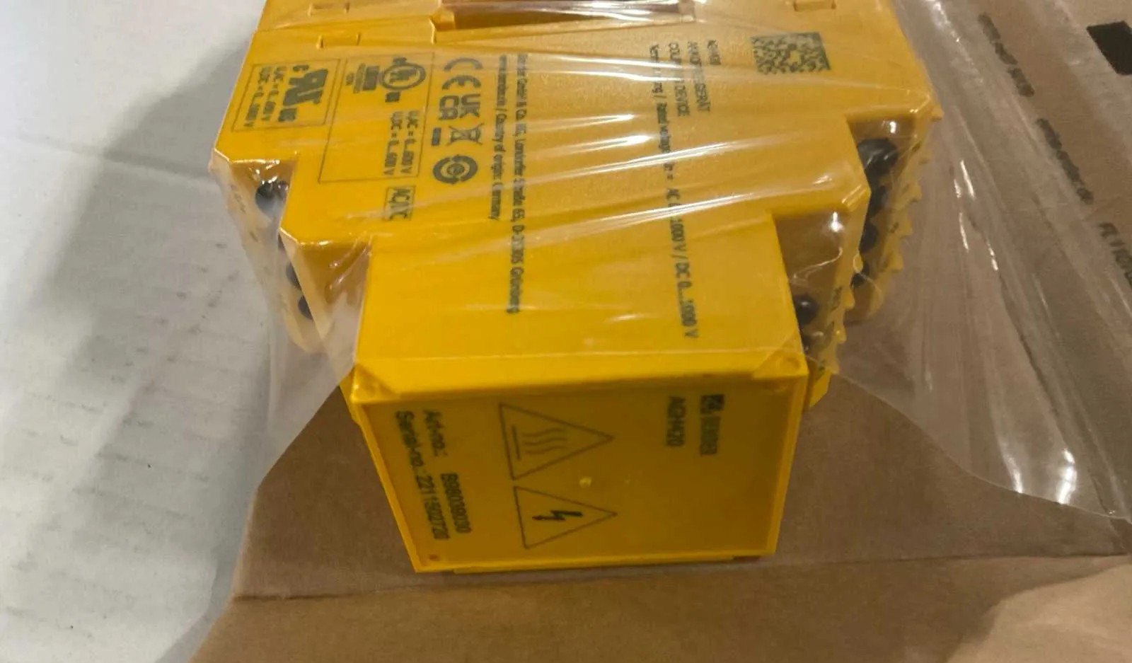 Bender isoEV425-D4-4 + AGH420 ISOMETER® isoEV425 / isoEV425HC with Coupler