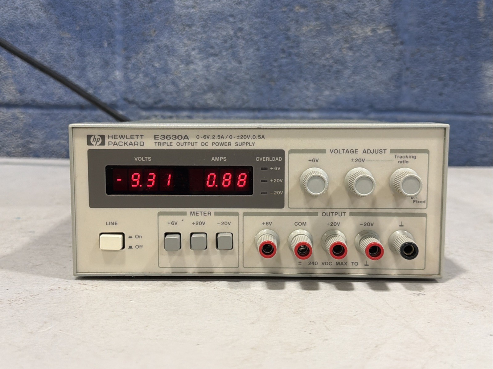 HP E3630A Triple Output DC Power Supply 6V 2.5A / ±20V 0.5A