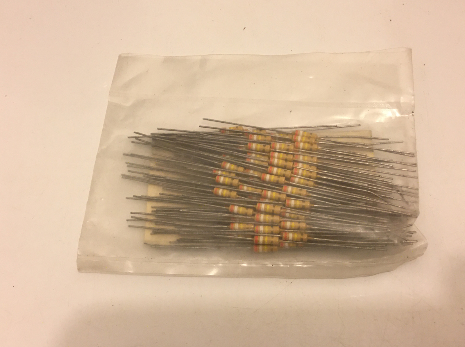 100x Iskra UPM 050- 390K ohm Carbon Film Resistors 5%- 2.5 x 8 mm 390 k