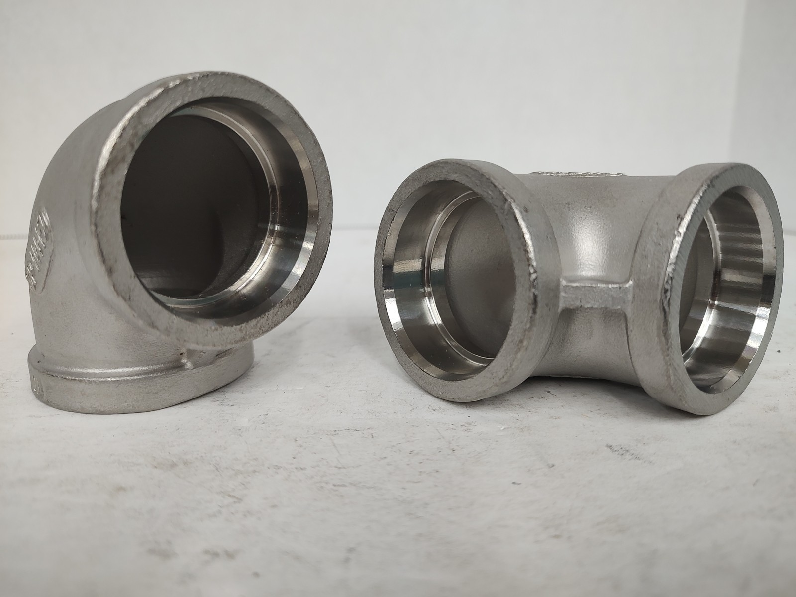 Tachen T-304 90° Elbow, Socket Weld, 1 1/4″ #150, 304SS – NEW QTY Of 2