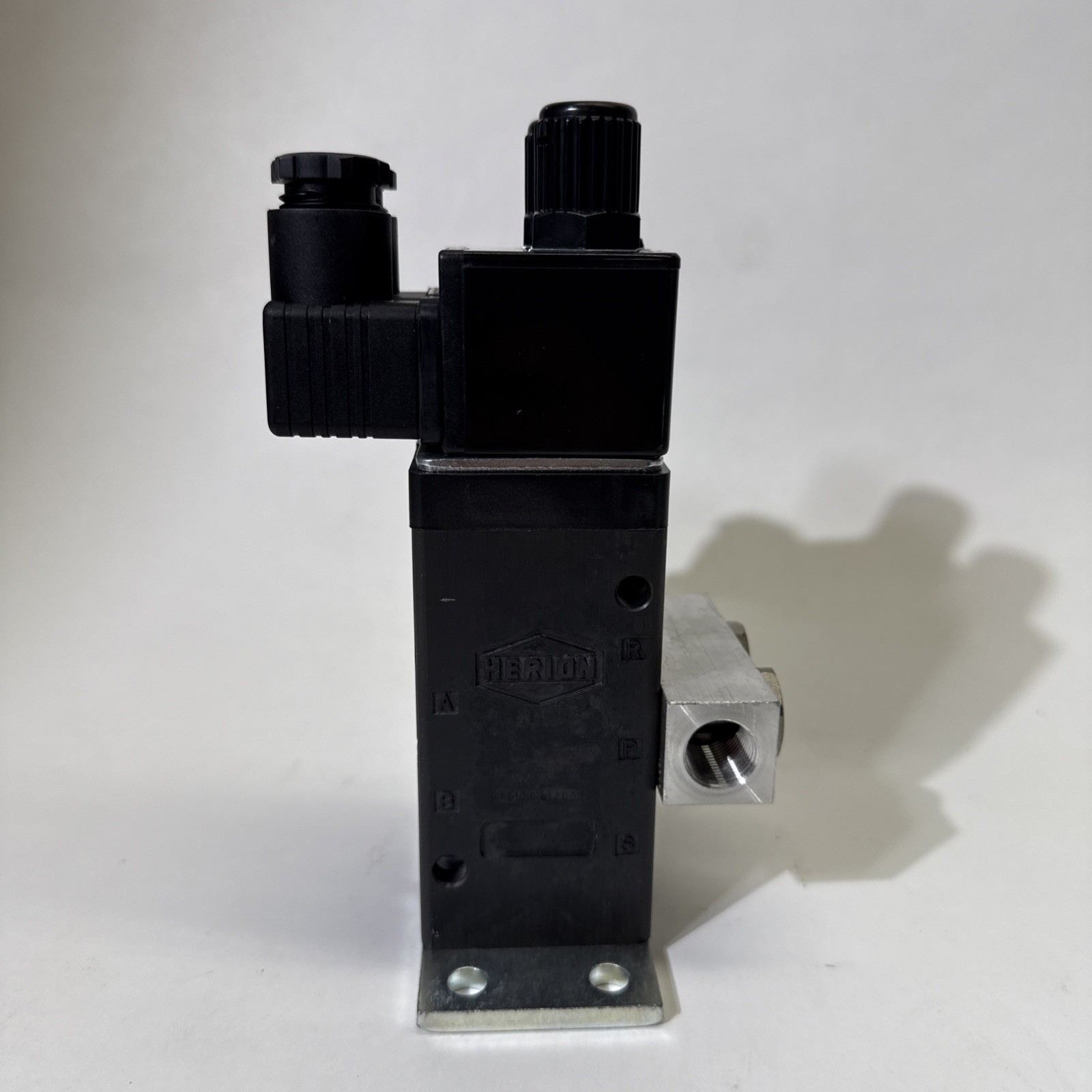 Lot of 2 – Taiyo Herion 5ER-8E 5 Port Solenoid Valve AC100V Manifold Assembly