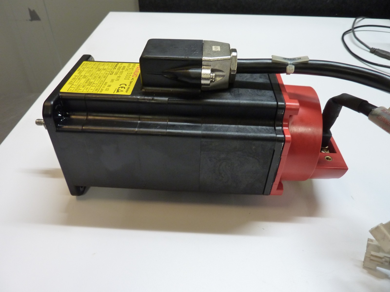 Fanuc a1/3000 A06B-0371-B175 AC Servo Motor 0.3kW 90V 2.5A 3000RPM (32078)