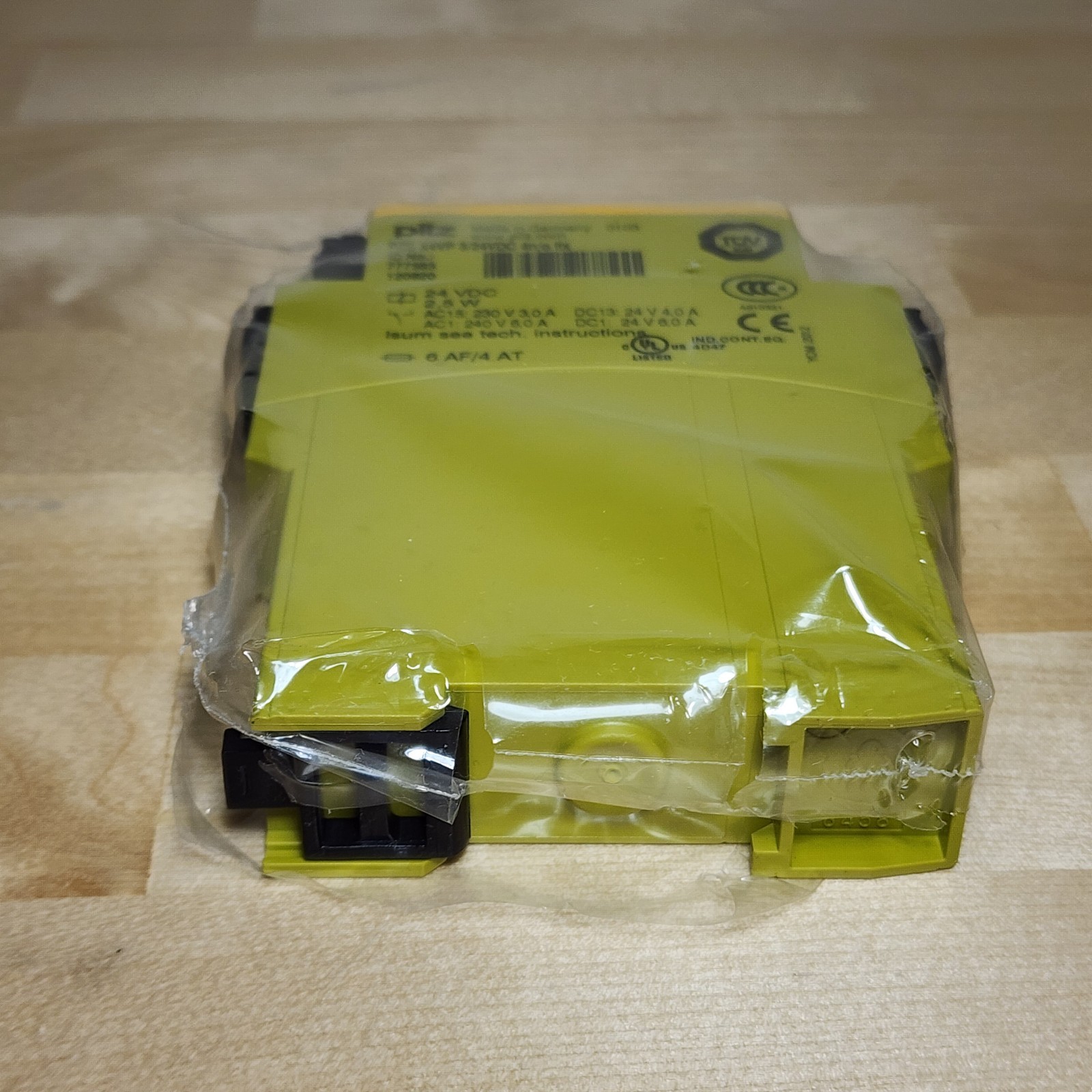 Pilz 777583 PZE X4VP 3/24VDC 4N/O FIX Safety Relay Contact Expansion Module