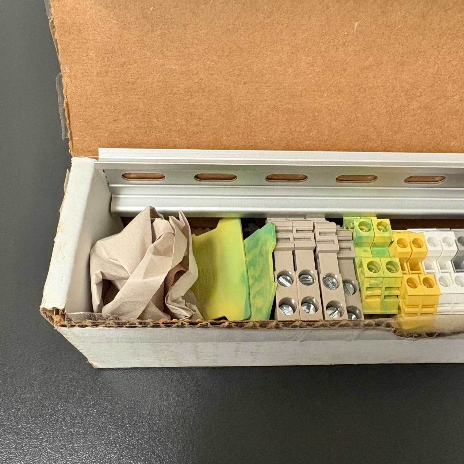 DIN Rail Terminal Block Kit Dinkle DK2.5N 12 AWG 20 AMP 600V (New)