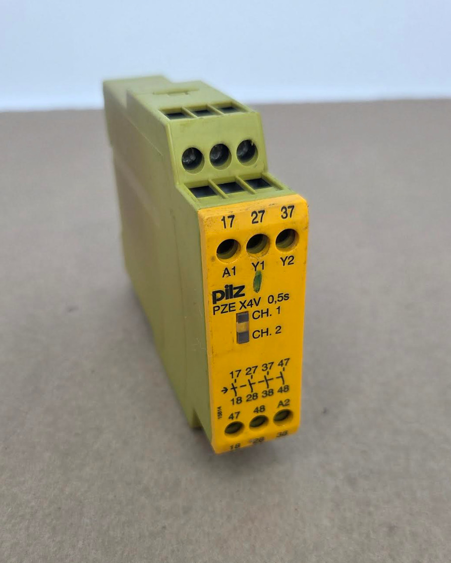 Pilz PZE X4V 774580 0.5/24VDC 4n/o Fix Safety Relay 0.5s 24VDC