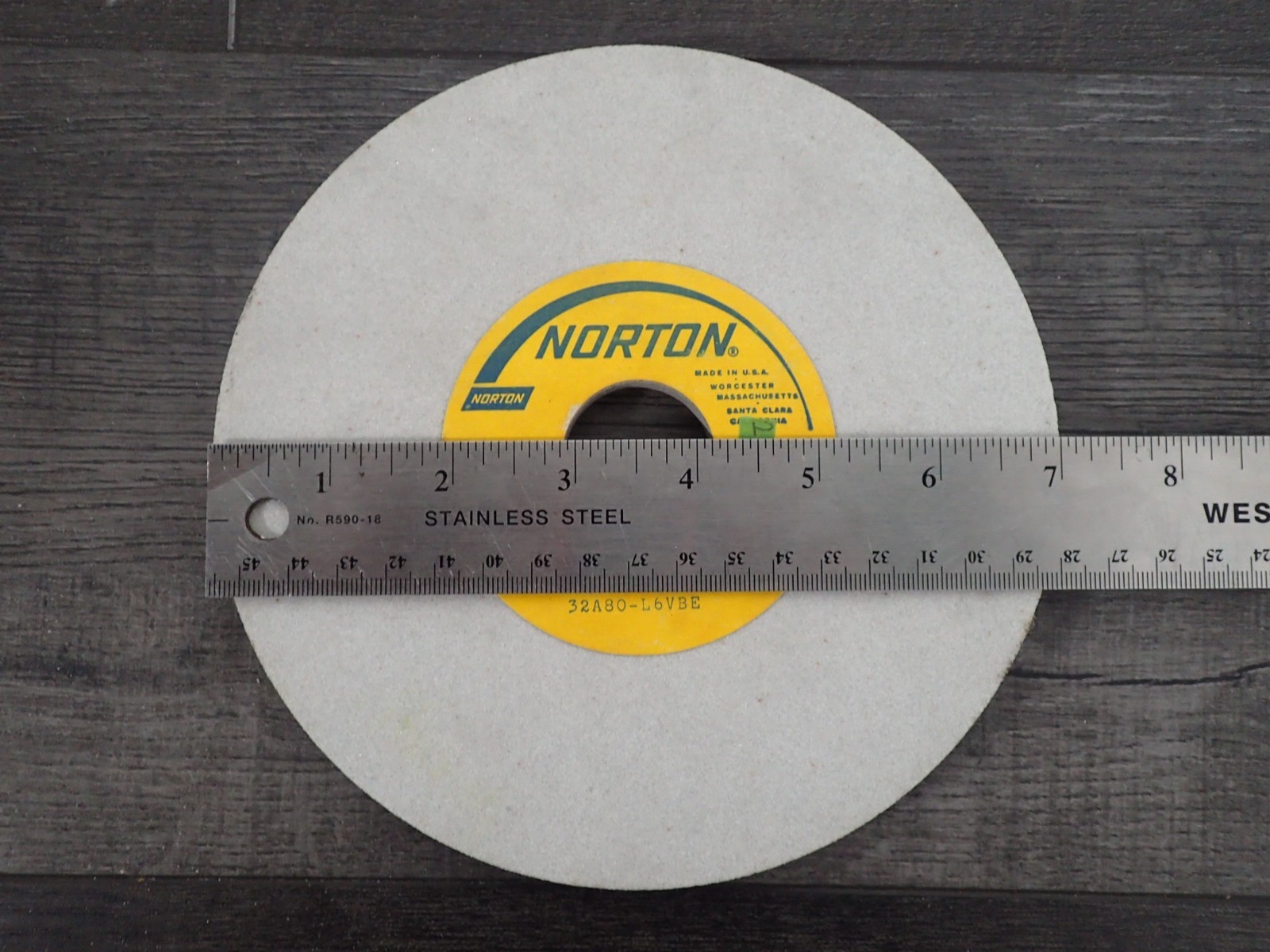 Norton Monocrystalline Aluminum Oxide Grinding Wheel 7″ Dia 3/8″ Thick 1-1/4″ Ar