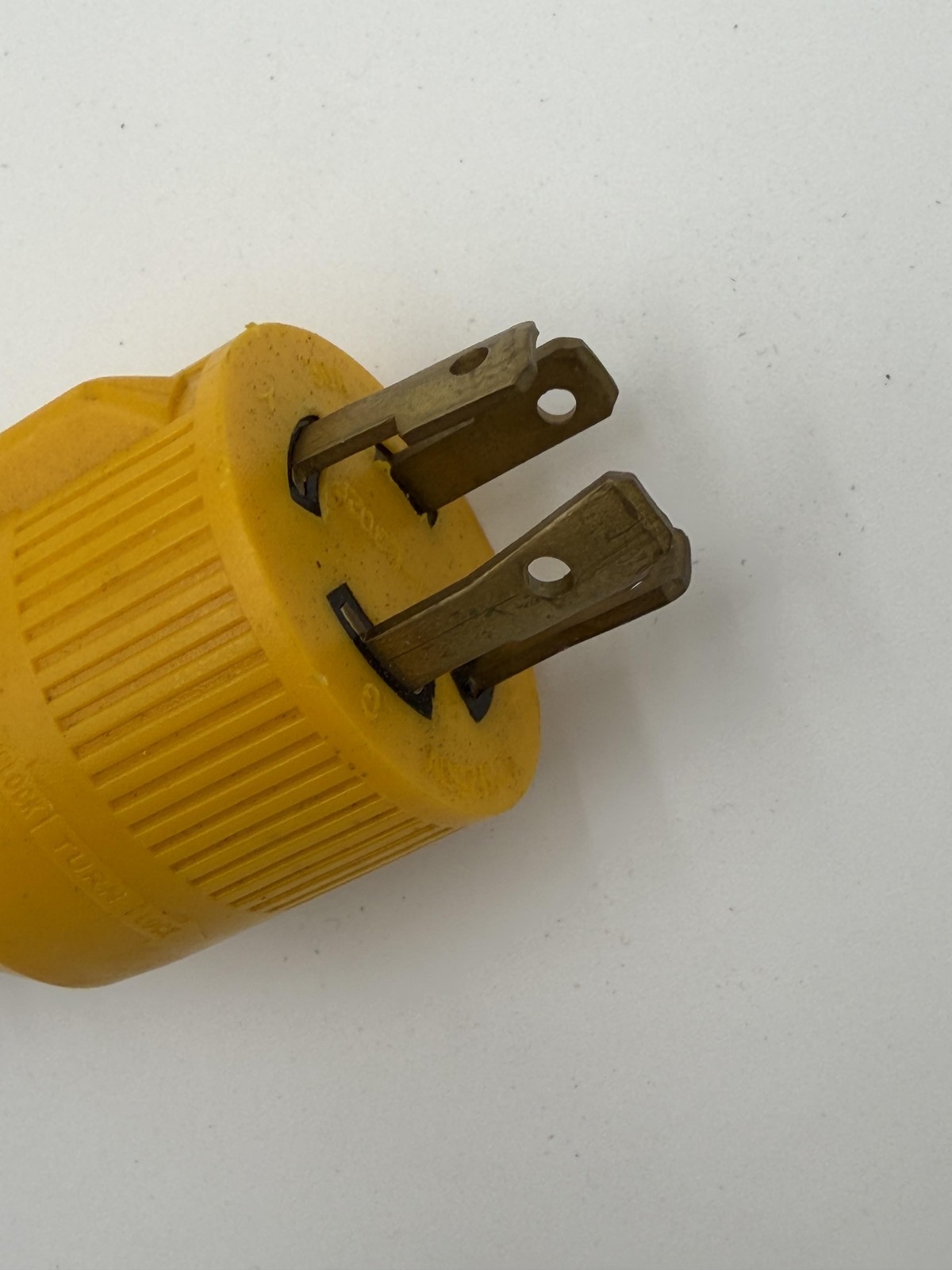 TT-30R 30A RIGHT ANGLE RV ELECTRICAL PLUG ADAPTER CORD YELLOW 125V HEAVY DUTY