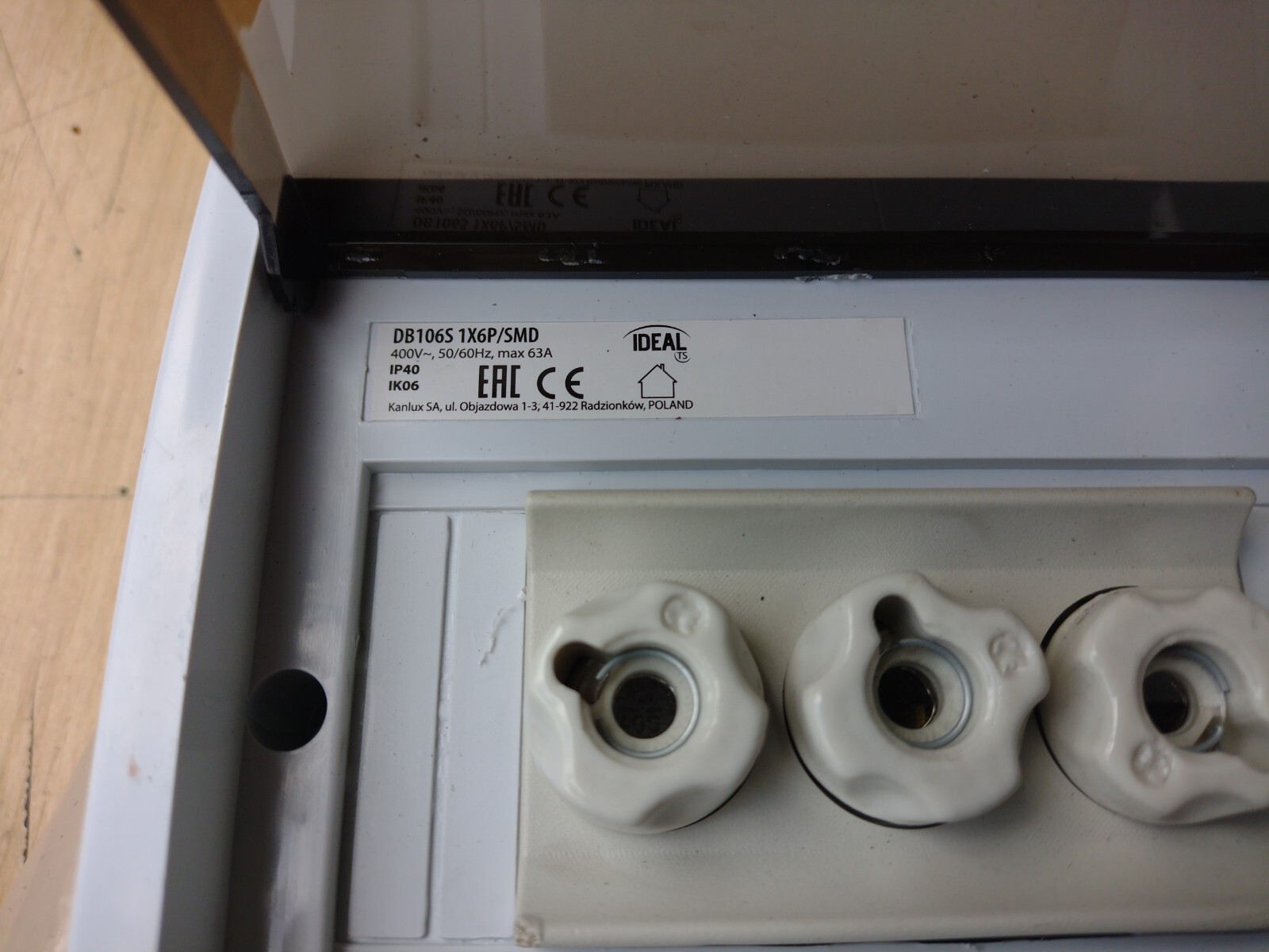 Modular fuse box 1×6, AP, IP40 IK06 N+PE, transp. Grey Door DB106S 3831