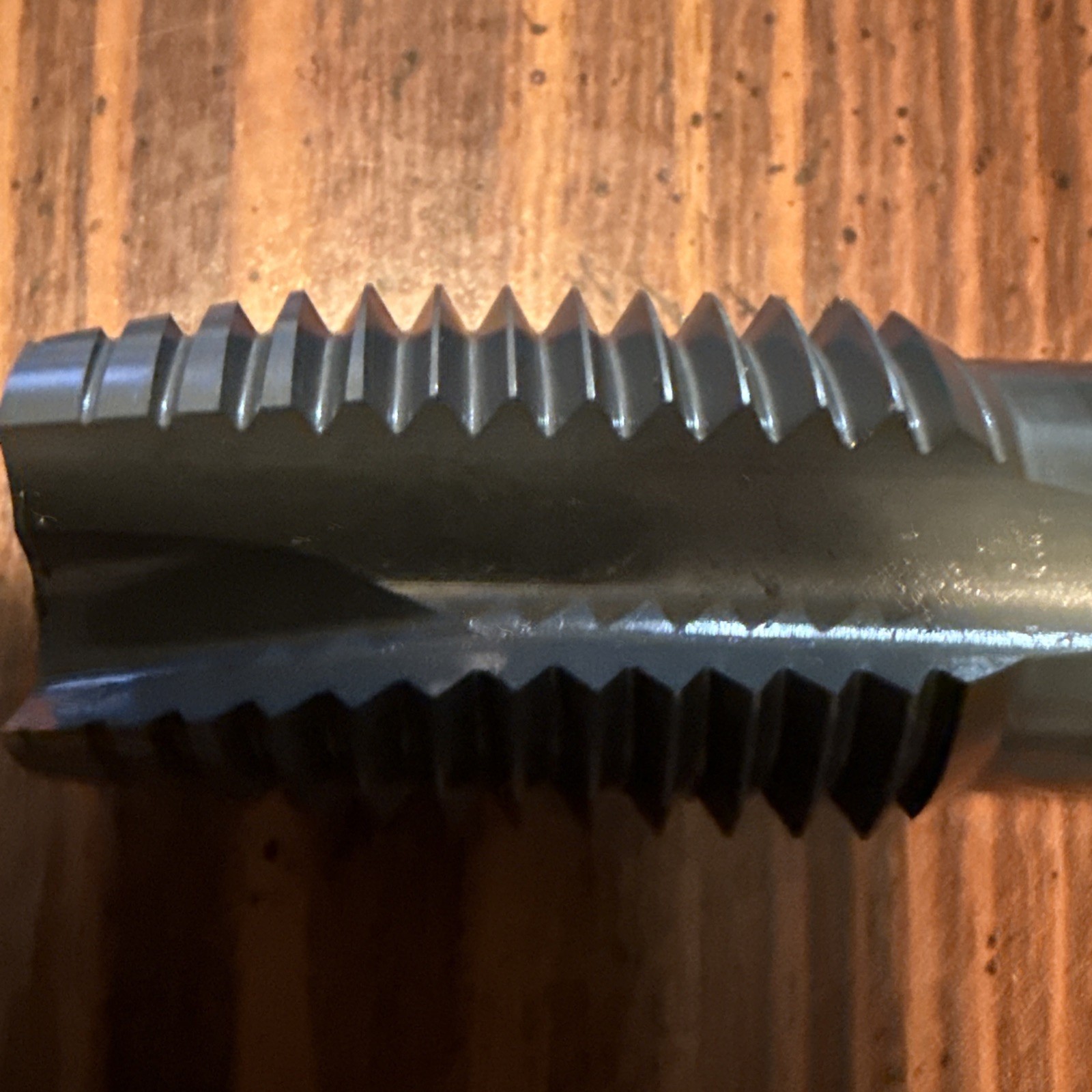 OSG TAP SPIRAL POINT 1-1/4″-7 H6 4 FLUTE HSS-E STEAM OXIDE OSG# 2850401