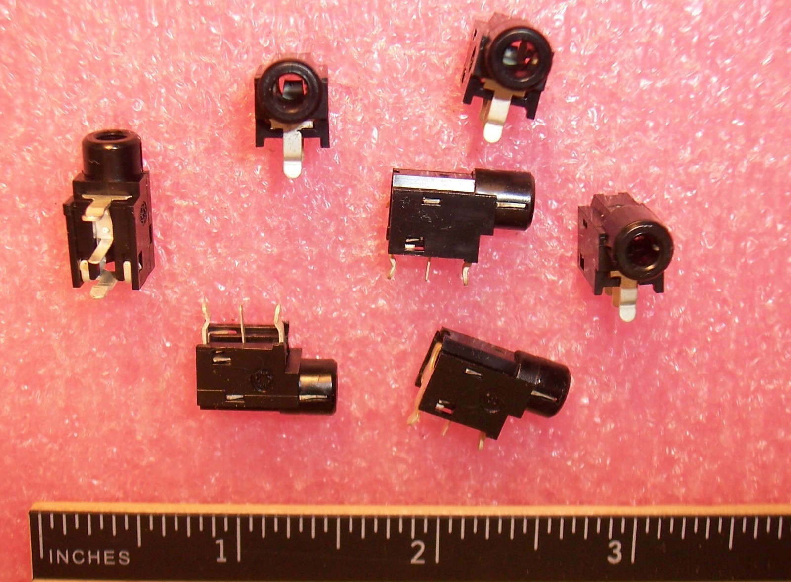 QTY (50) 3.5mm DIAMETER MINIATURE FEMALE HORIZONTAL JACKS HSJ1453-01-010 HOSIDEN