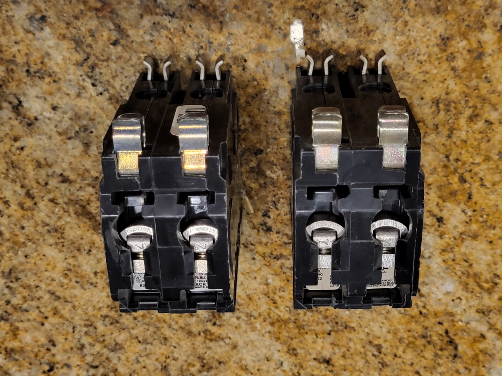 (2) Square D QO260 2 Pole 60 Amp 120 240V AC Plug On Yellow Circuit Breakers