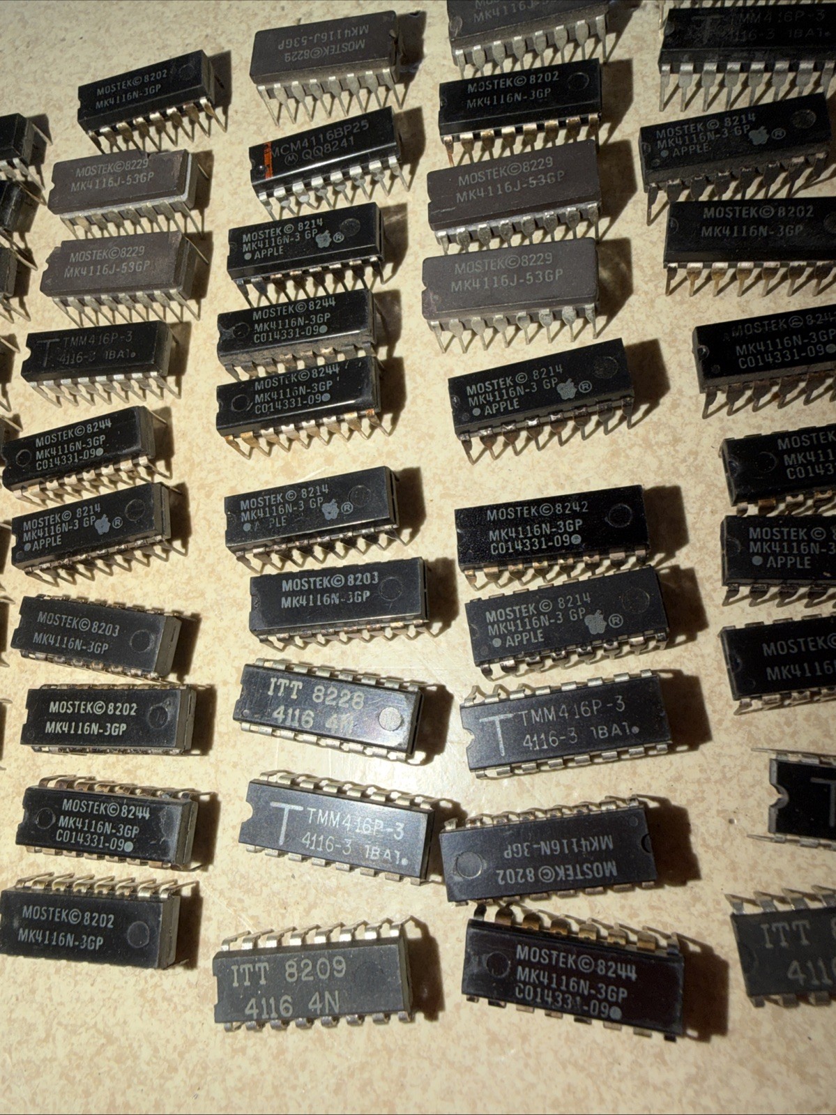 Lot Of 117 Assorted 4116 Computer Chips , Mixed Lot See Photos
