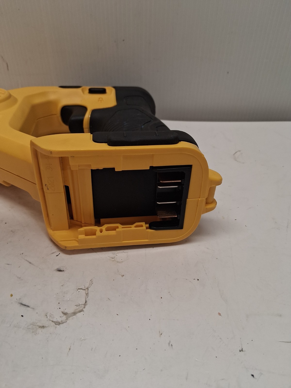 12#197 DCE531 PENCIL VIBRATOR CORDLESS