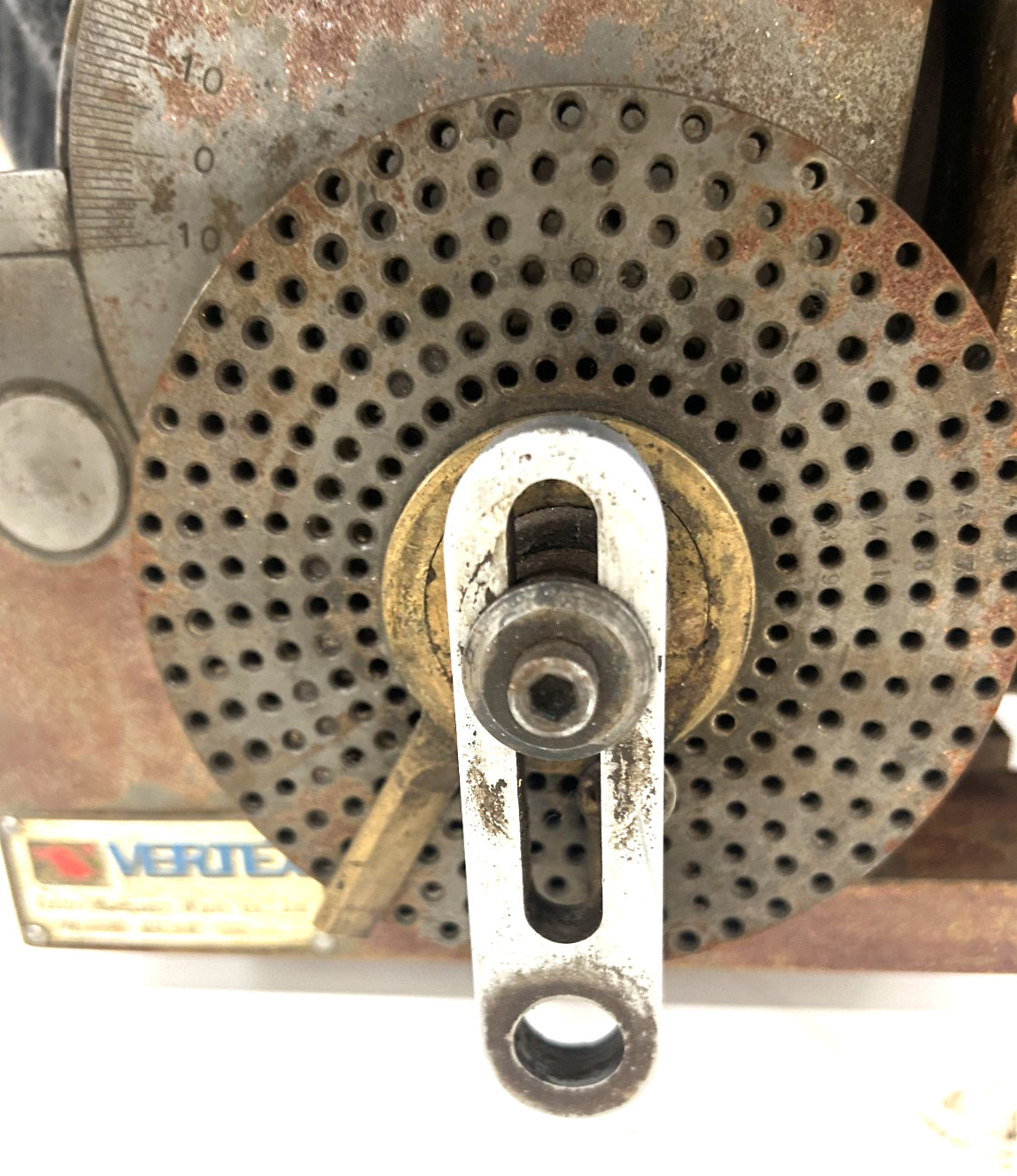 VERTEX DIVIDING HEAD 4-JAW MANUAL LATHE CHUCK 6.250″ DIAMETER