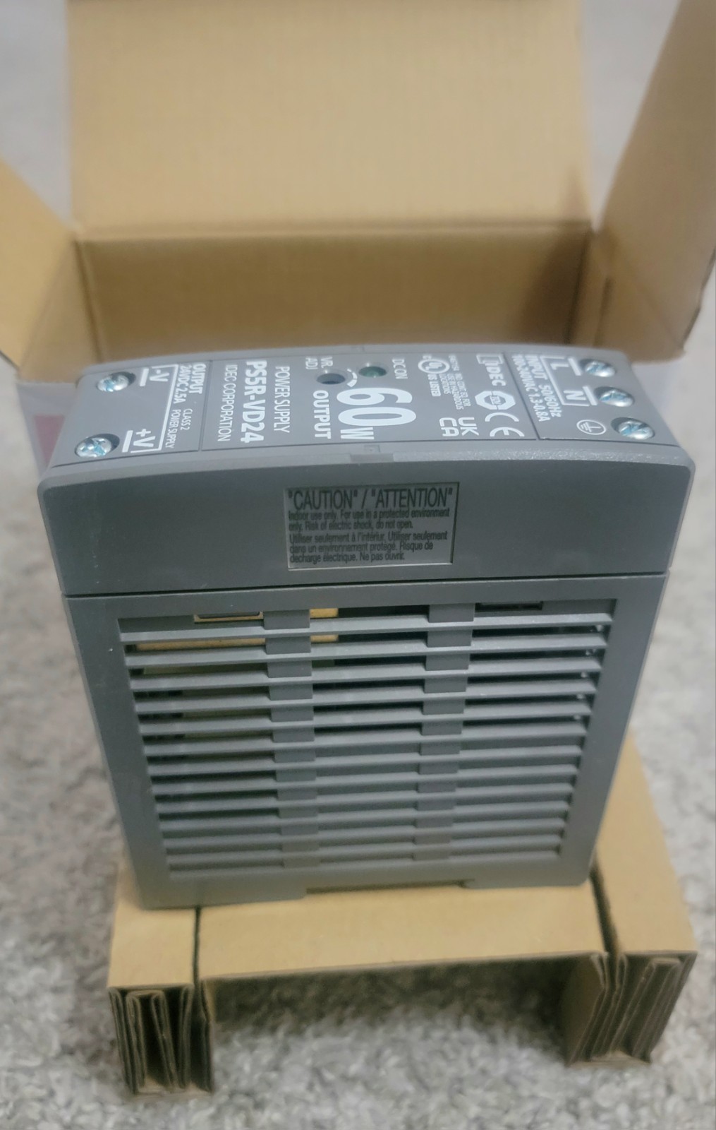 IDEC PS5R-VD24/PS5RVD24 POWER SUPPLY 60W 24VDC ELECTRICAL EQUIPMENT-NEW