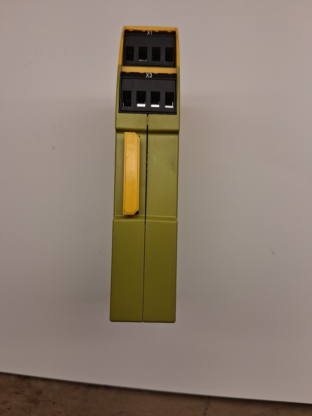 Pilz PNOZ s4 24VDC 3n/o 1n/c 750104 Sicherheitsrelais / Safety relay -used-