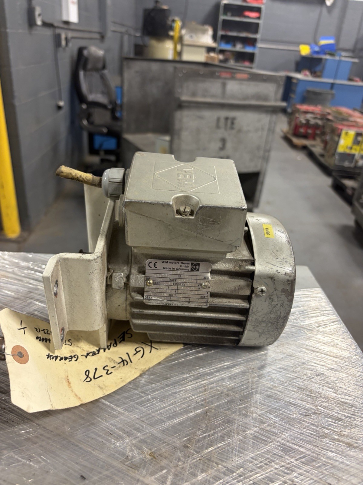 Vem K21R 63 K 4 0.12kW 0.14kW 60Hz 230/400V 275/480V B14K Ac Motor USED