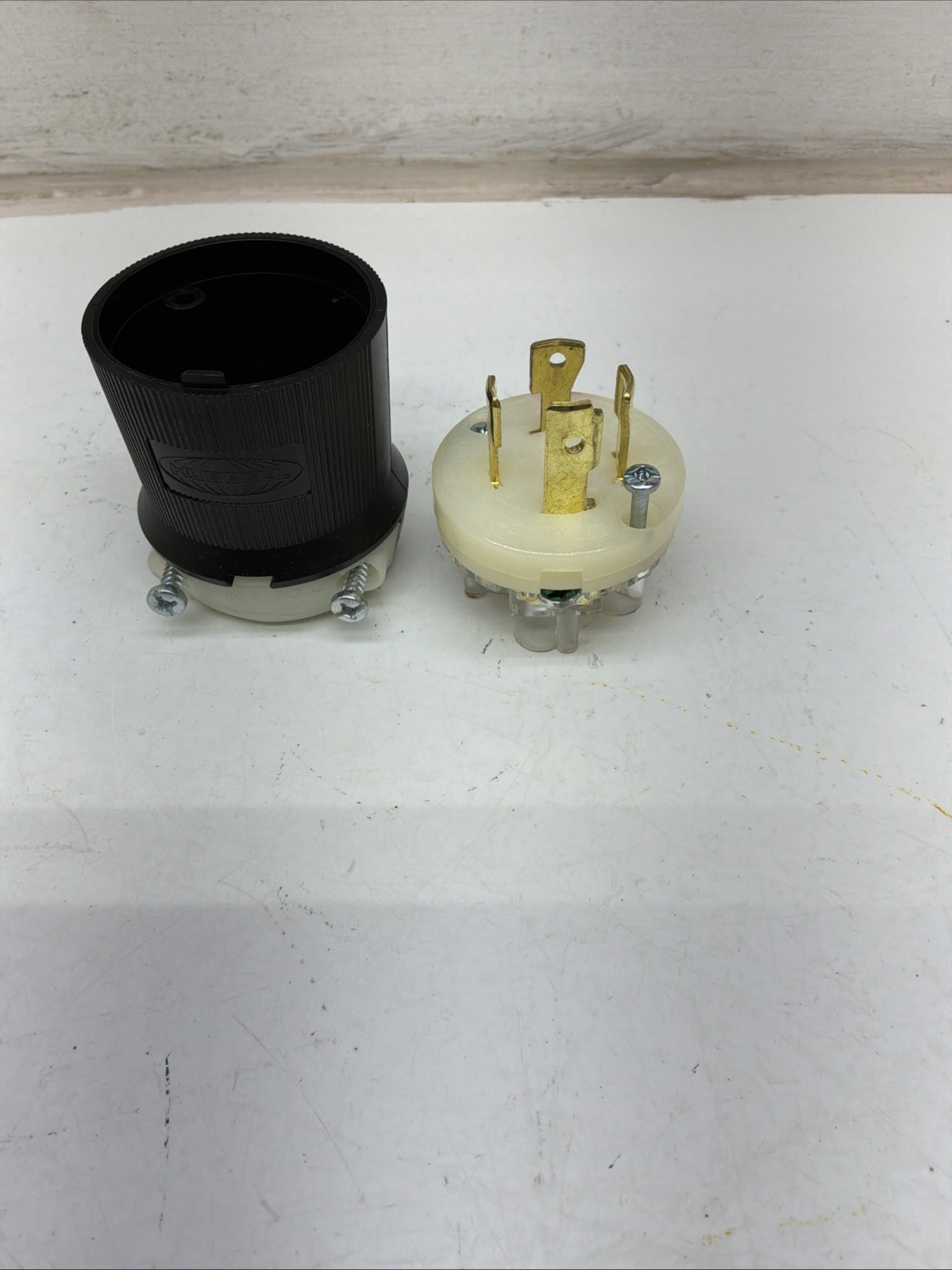 Hubbell Insulgrip Twist-lock plug 30A 3phase 4 Wire Grounding 480VAC HBL2731 NIB