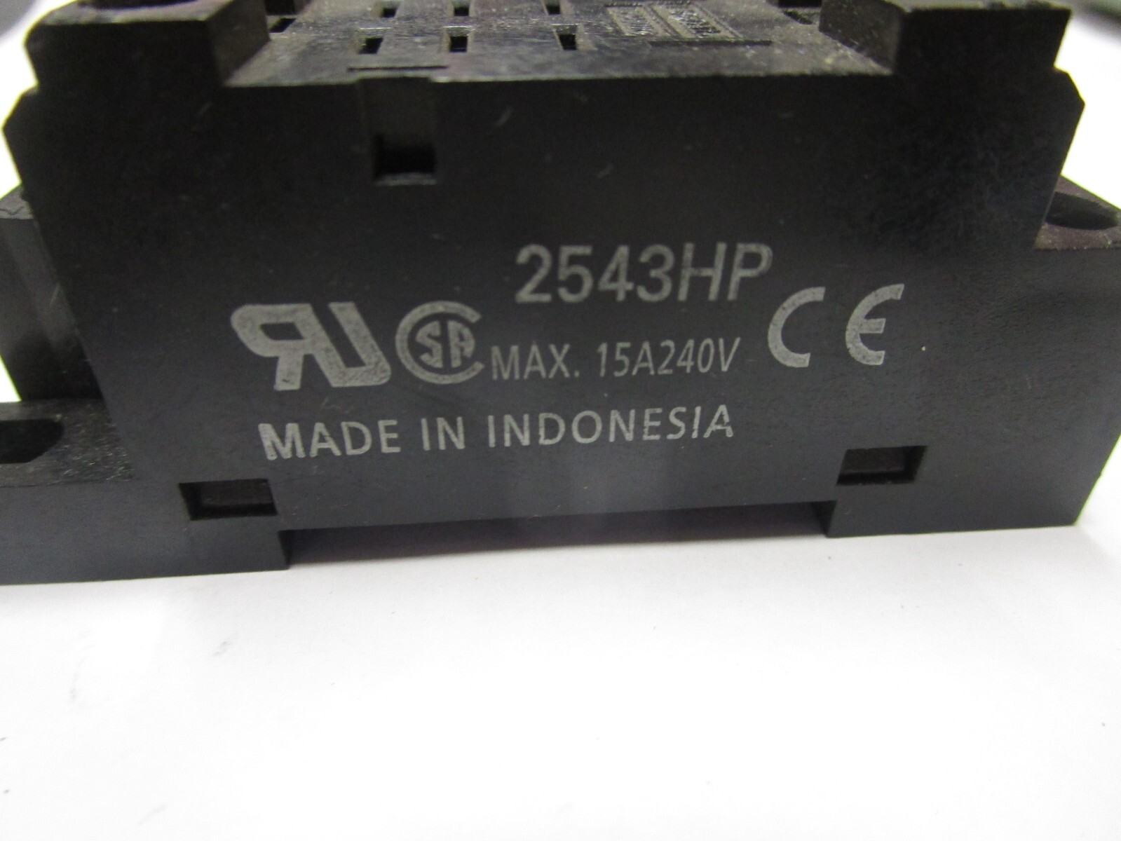 (2) OMRON PTFO8A-E 15A 240V MAX FINGER PROTECTION 8 PIN SOCKET NNB