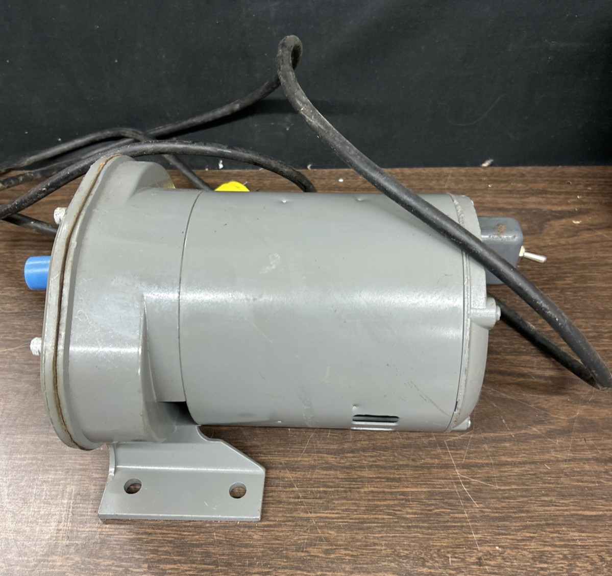 Dayton Gearmotor Model 5K940, 60RPM, 1/4Hp Ratio 29:1, 60Hz