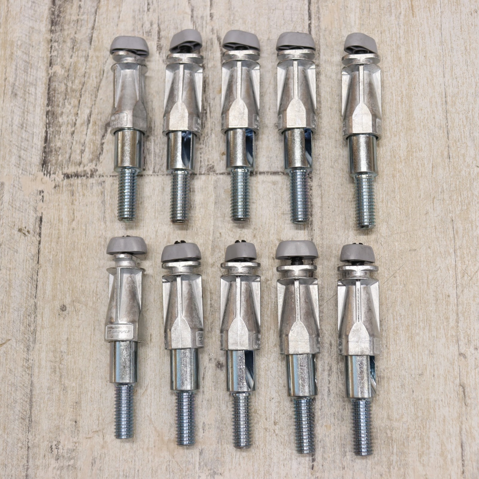 Gripple No.2 UniGrip Fastener with 3/8″ Side Exit Stud, 120lb Load, 10 Pk