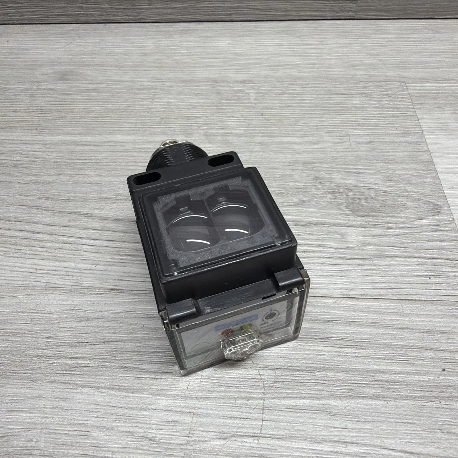 Eaton 1351E-6547 Photoelectric Sensor, 10 FT Diffuse Reflective, No Hardware