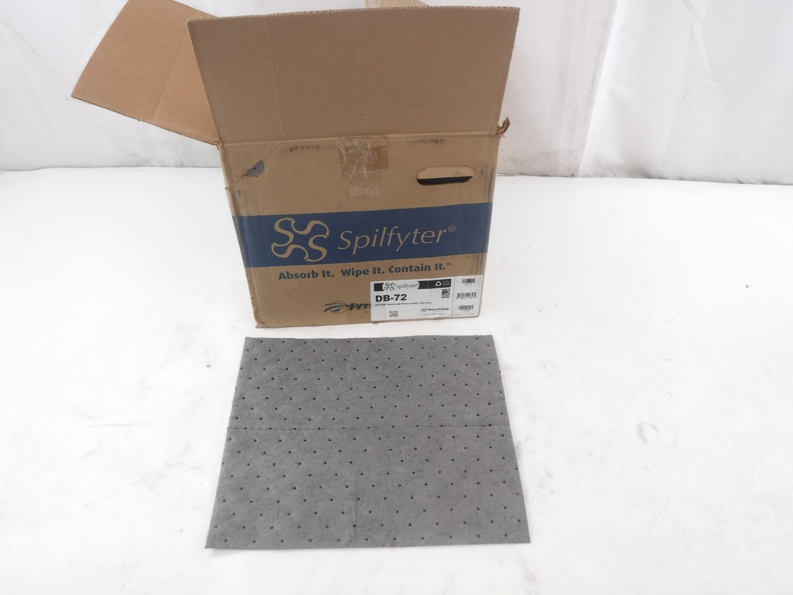 100 Pack Spilfyter 16″W x 18″L Universal Gray Heavy Absorbent Pads DB-72