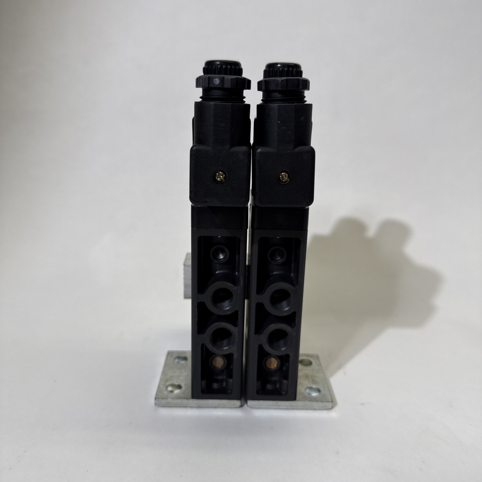 Lot of 2 – Taiyo Herion 5ER-8E 5 Port Solenoid Valve AC100V Manifold Assembly