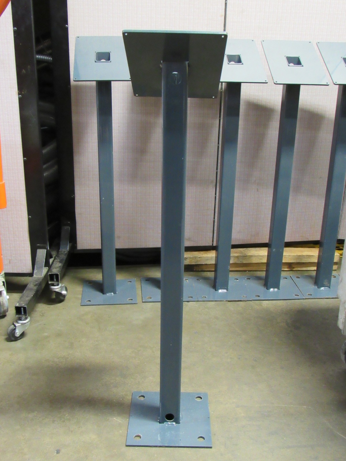 NO NAME 35-3/8″ HEIGHT FLOOR MOUNT PUSH BUTTON CONTROL PEDESTAL STAND