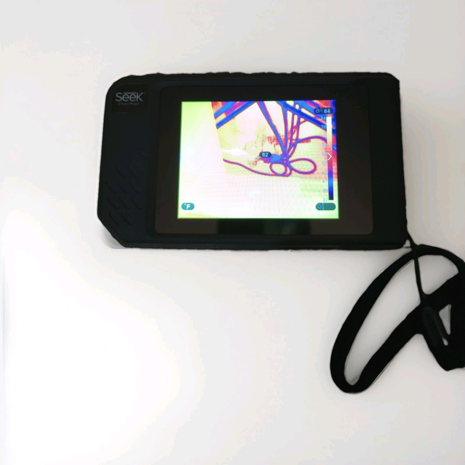 Seek Thermal SQ-AAA Battery Powered Handheld Thermal Imaging Camera – Black