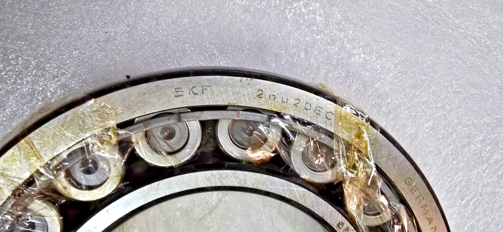 NU220 ECJ Cylindrical Roller Bearing NEW SKF GERMANY NU 220 ECJ 100 x 180 x 34MM