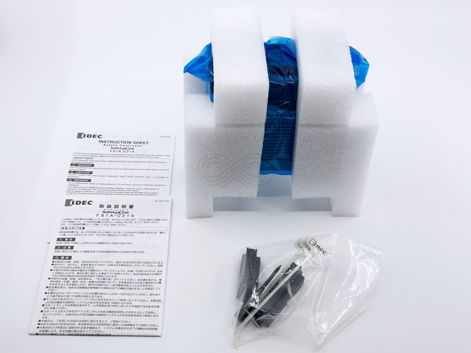 FS1A-C21S IDEC SafetyOne Controller 11-Logic 24VDC SIL3/PLe Cat4 4×0.5A DIN Rail