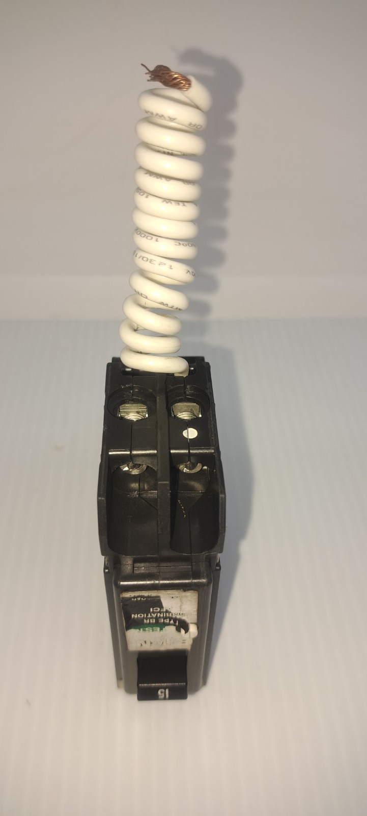 Eaton BRCAF115 15 Amp 1 Pole 120V Combination AFCI Circuit Breaker Flaw
