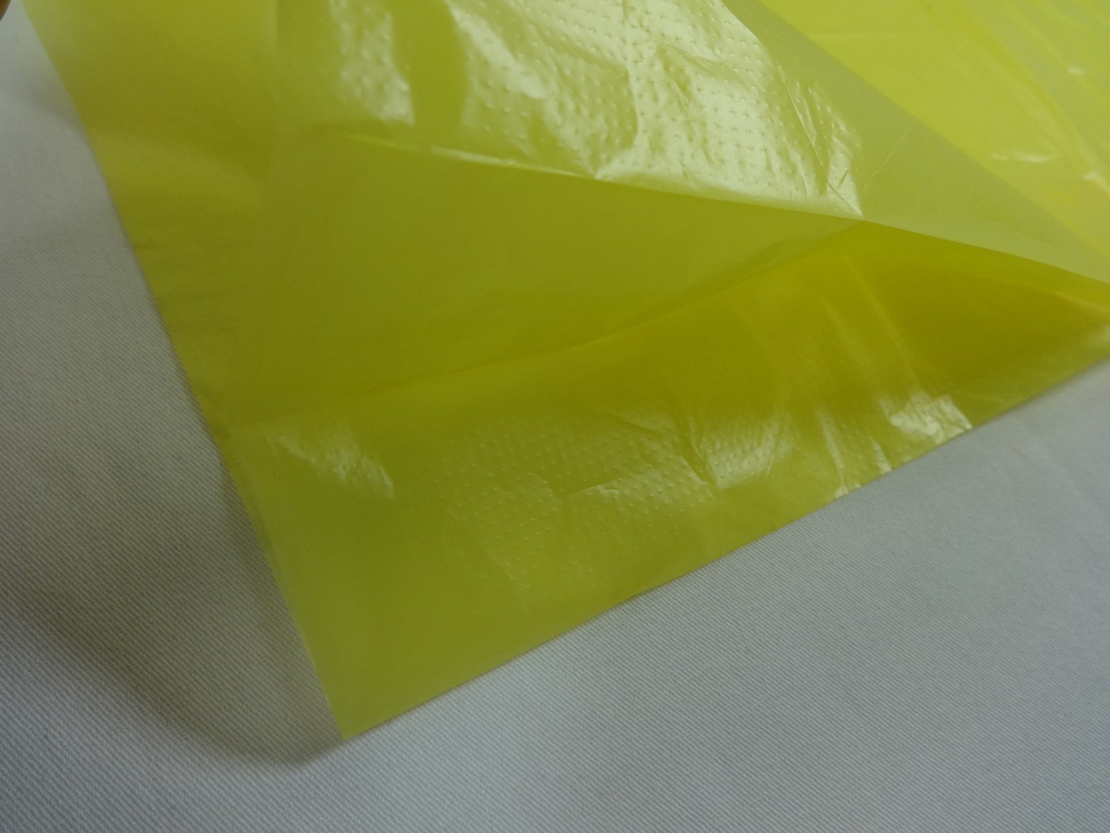100 Qty. 12 x 3 x 18 Yellow High-Density Plastic Merchandise Bag w / Handle