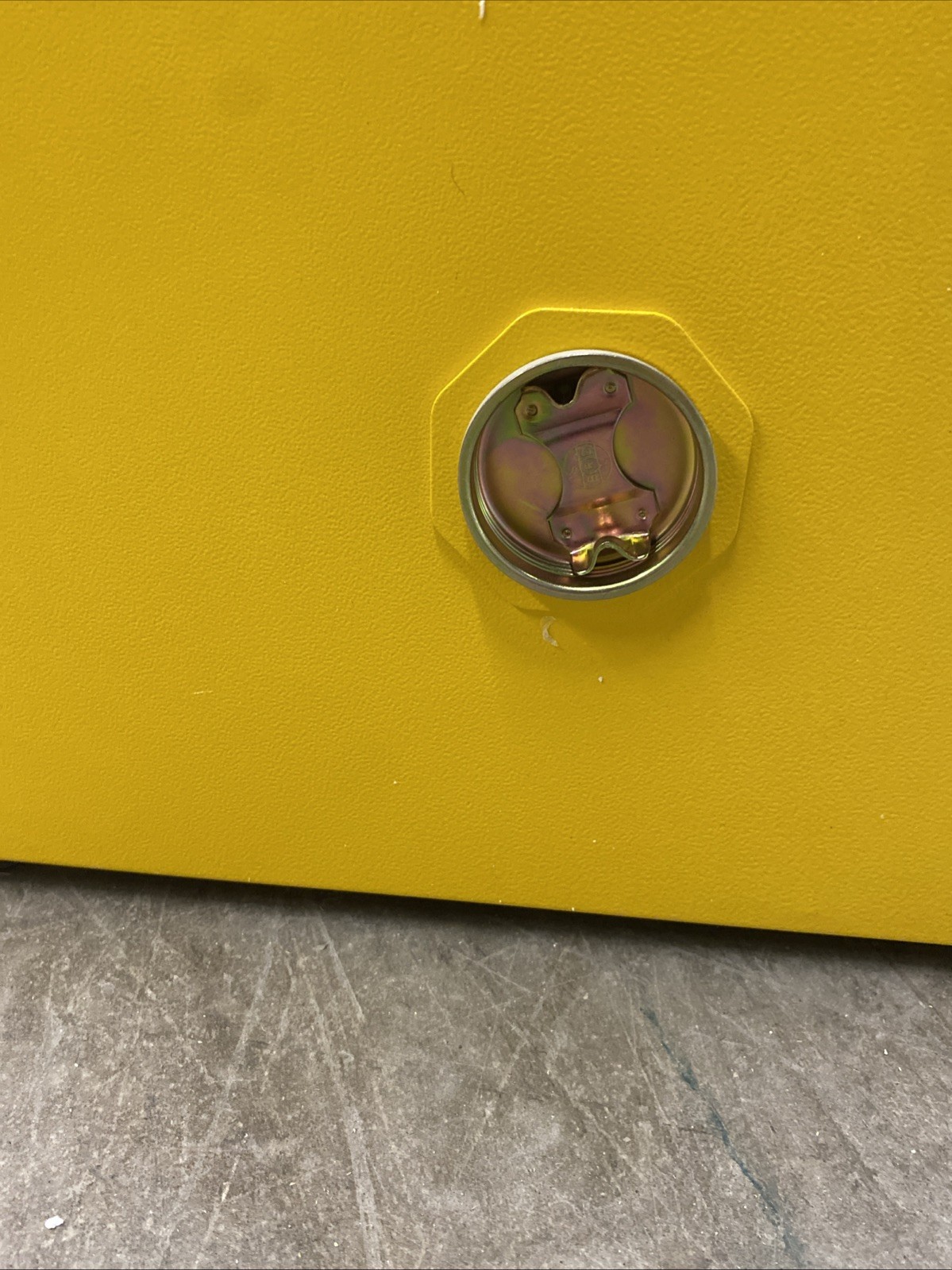 VEVOR 12-Gal Flammable Safety Cabinet SS-559 Yellow Fireproof Storage