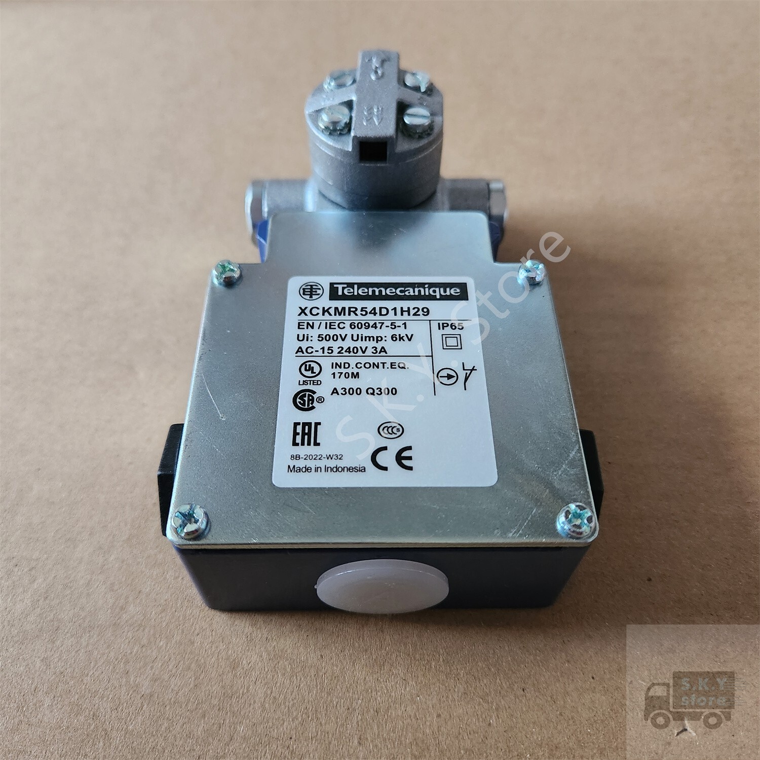 1 x New in Box XCKMR54D1H29 Telemecanique LIMIT SWITCH, Free shipping