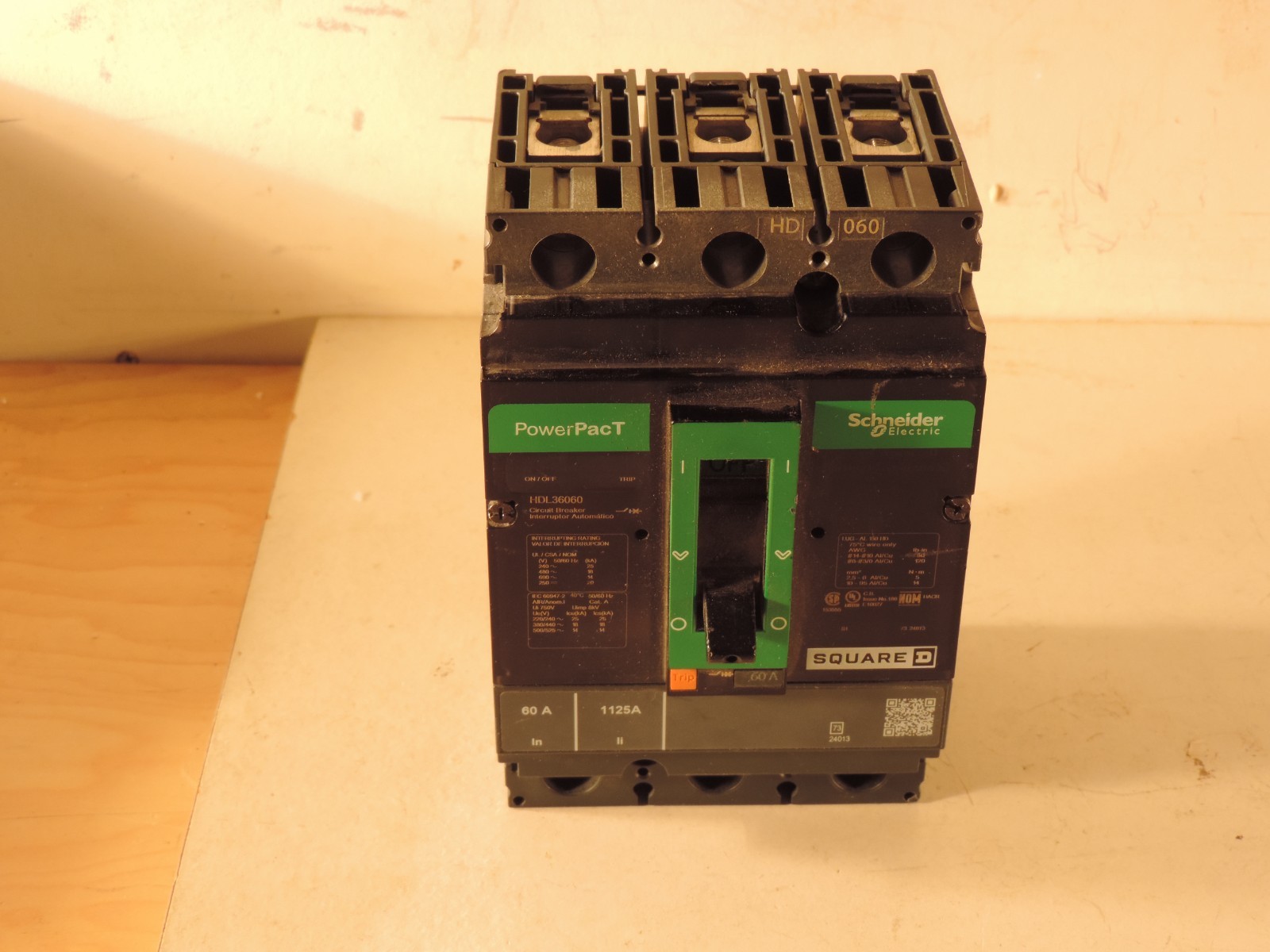 SQ D HDL 36060 THREE POLE 60 AMP CIRCUIT BREAKER