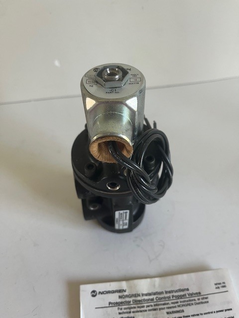 Norgren D1024B-C1 Poppet Solenoid Valve 3 Port 2 Position Normally Closed NEW