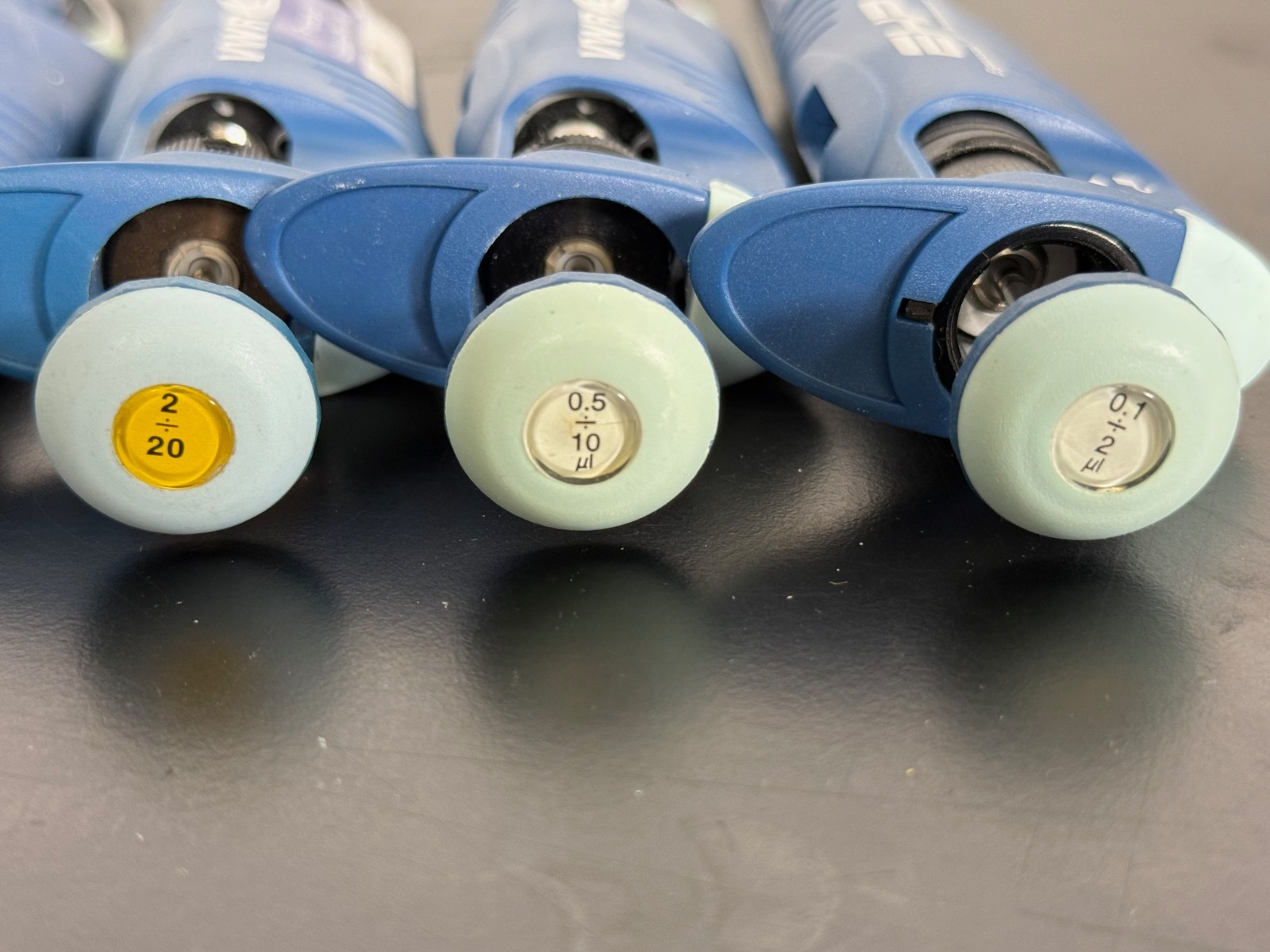 VWR Set of 6 Adjustable Pipettes 0.1-2, 0.5-10, 2-20, 10-100, 20-200, 100-1000uL