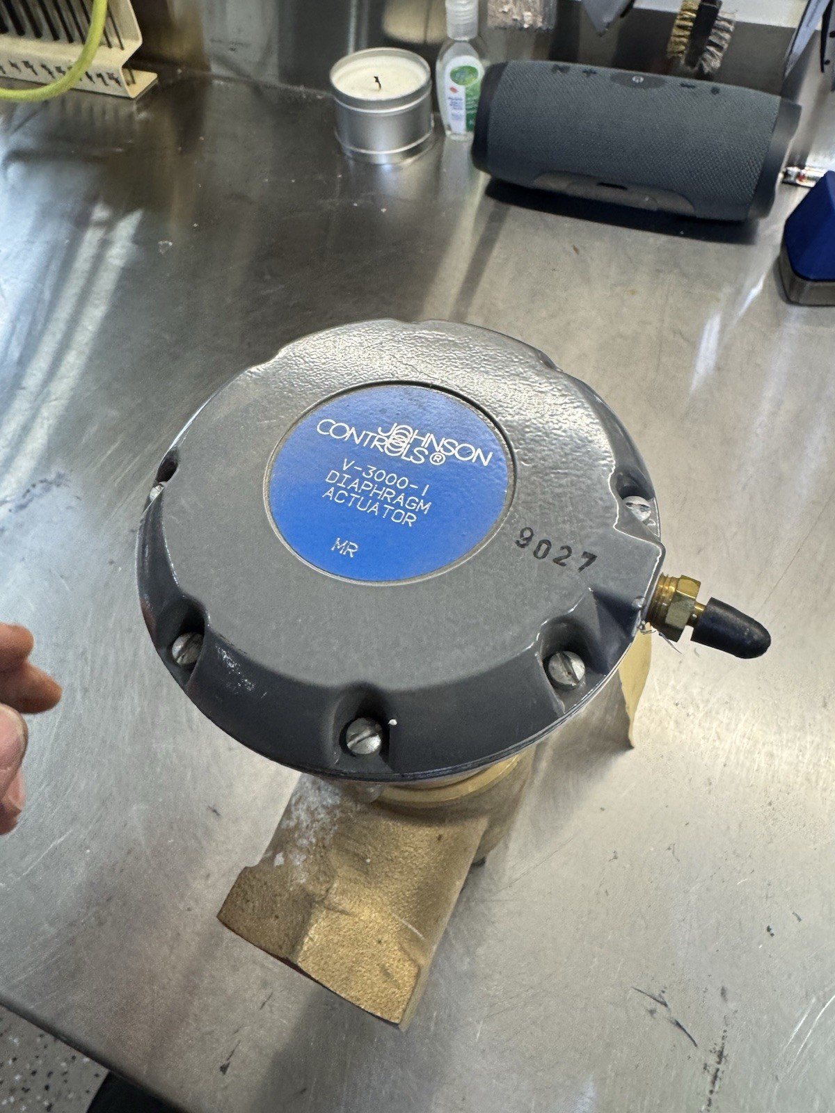 Johnson Controls V-3000-1 , 1 1/2” 3 Way Pneumatic Control Valve