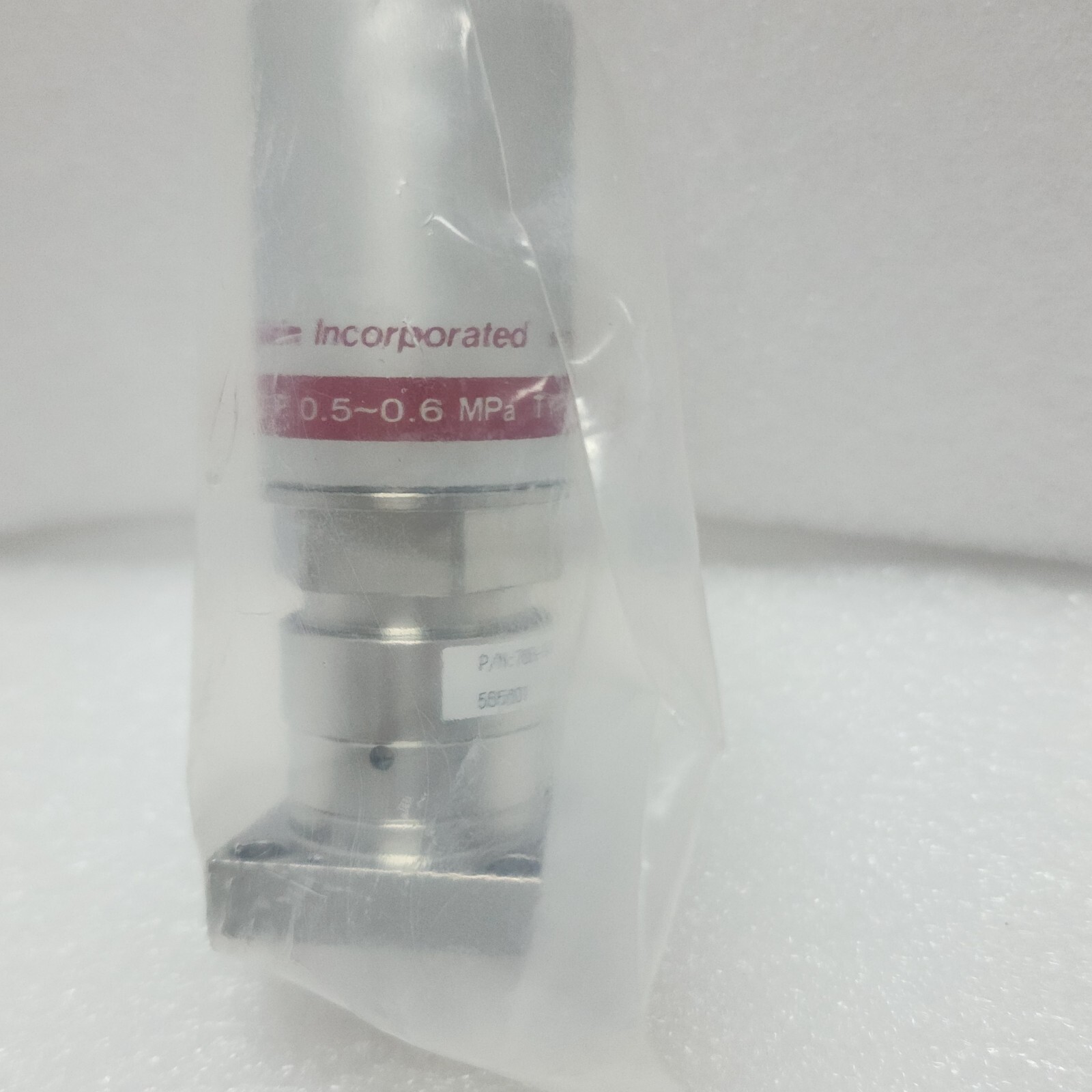 Fujikin C No 565601, 0.P. 0.5-0.6 MPa,Lam 766-197842-003 R B, N.C Valve,+97101