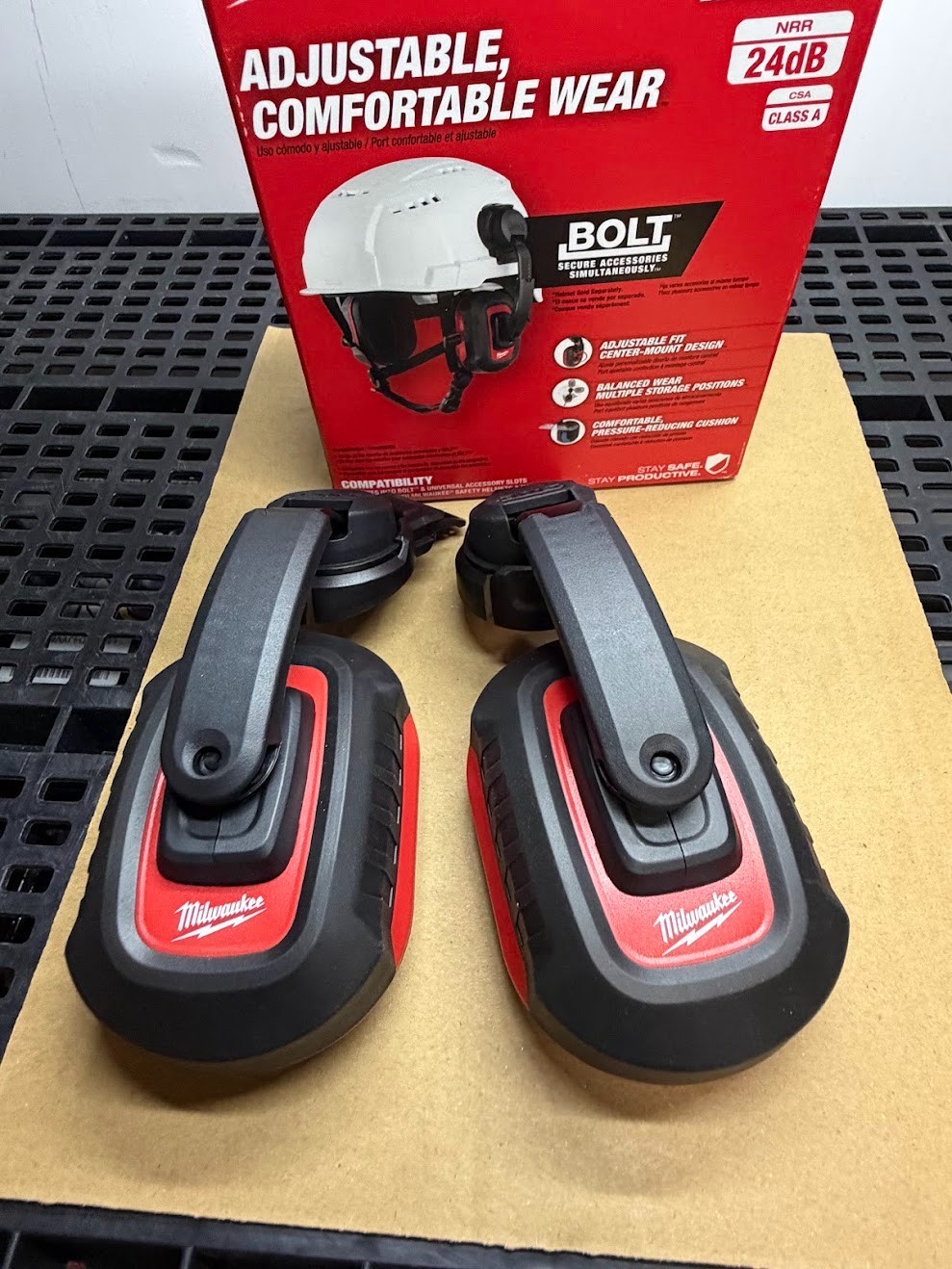 Milwaukee 48-73-3250 BOLT 24dB Earmuffs, Use with Safety Helmets and Hard Hats