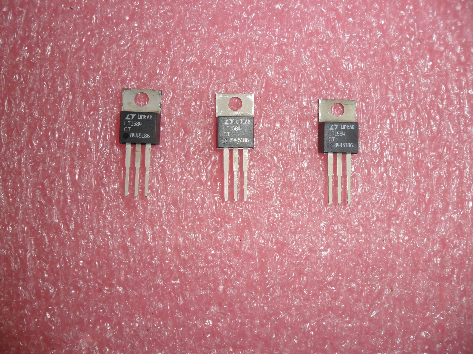 LT1584CT LDO REGULATOR LINEAR POS ADJ 7A TP220-3 (LOT OF 1)