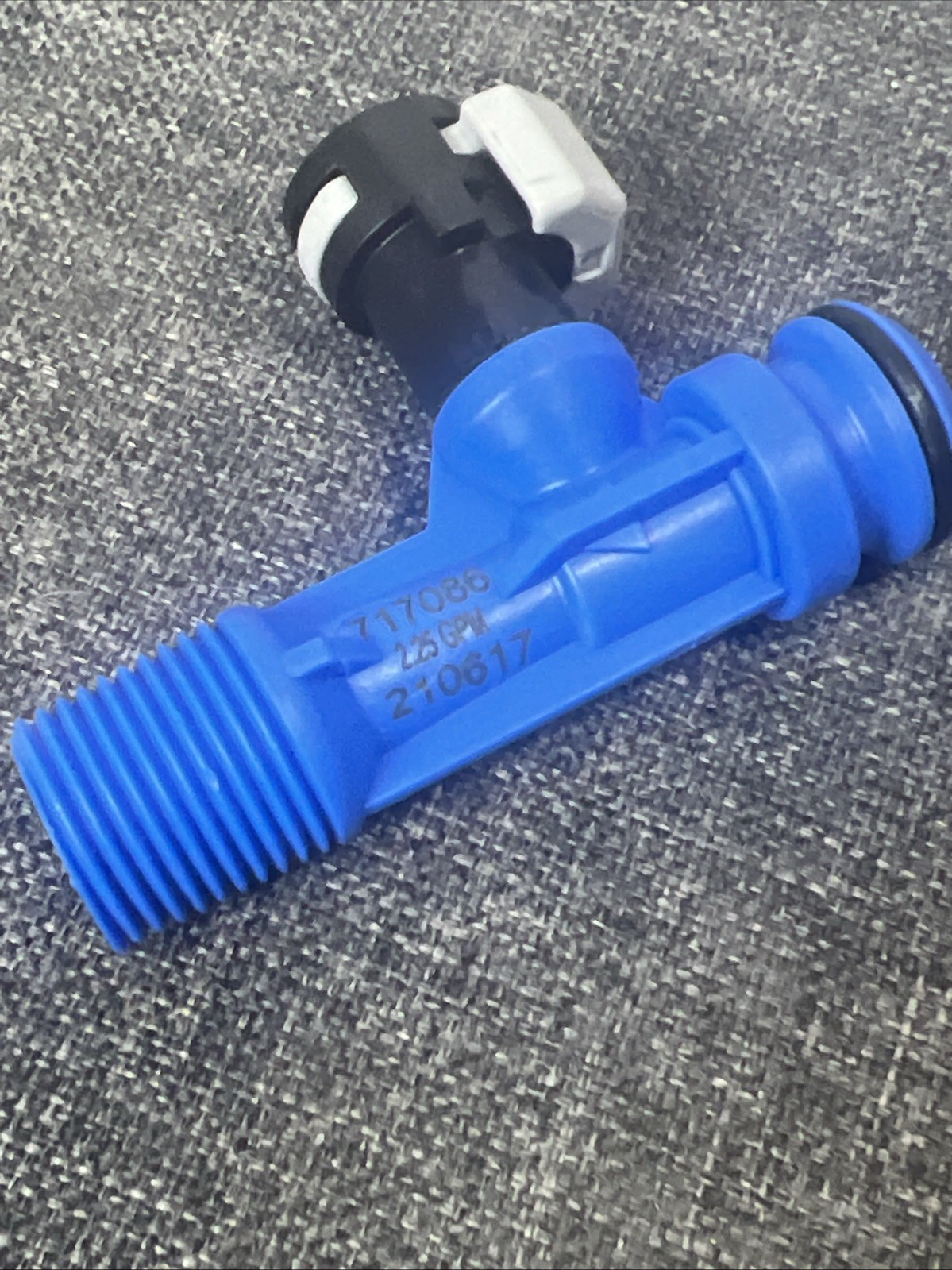 VersaDial 717086 PC2 Composite Quick Connect Injector 2.25 GPM 1 Barb Dark Blue